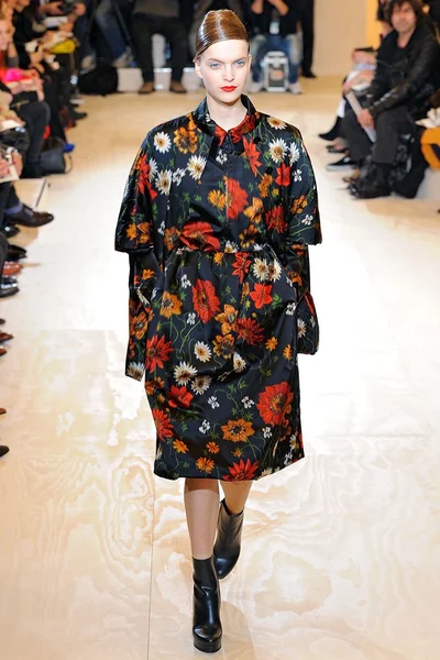Look 27